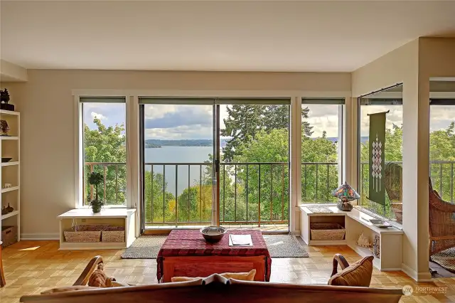 Expansive living room with view to Lake Washington and the North Cascade mountains.  Sliders bring the outdoors in