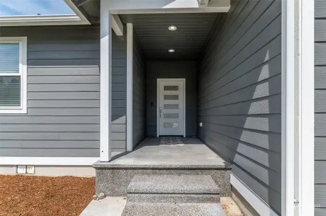 Covered entryway. Step inside to a nicely laid out 1662 Sq. Ft.  with 3 bedrooms and 2 full baths