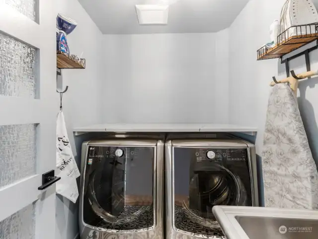 XL- LG washer/dryer with Quartz counter