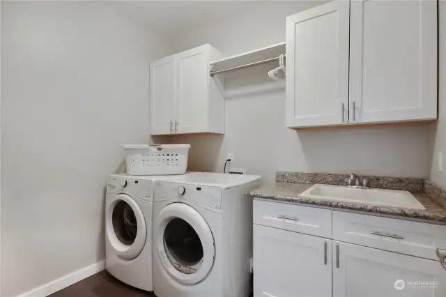 Nice size utility room, washer & dryer convey with home.