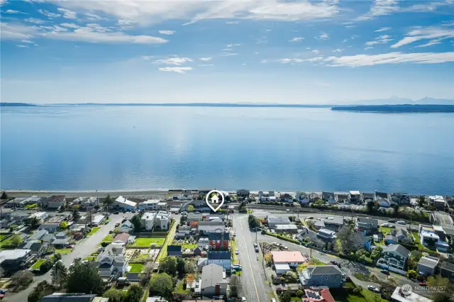 Steps to the beach, views of the Puget Sound and abundance of natural light.