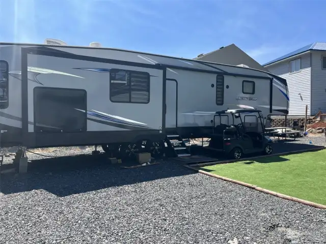 2020 Cherokee Artic Wolf 3660 Fifth wheel. can be purchased outside of lot for $40,000