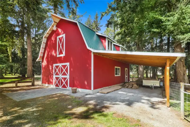Built for the hobby farm enthusiast! 3 horse stall barn with lean to and a great hang out spot/guest retreat inside too!