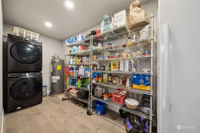 Walk in pantry/ laundry