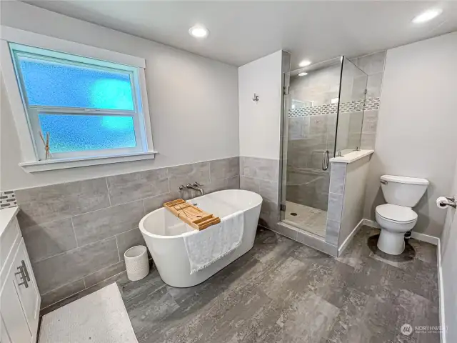 Luxury Primary Bathroom with Soaking Tub and Walk In Shower