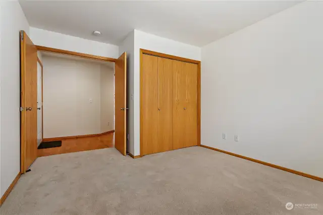 Nice large entry - would also make great office/flex room
