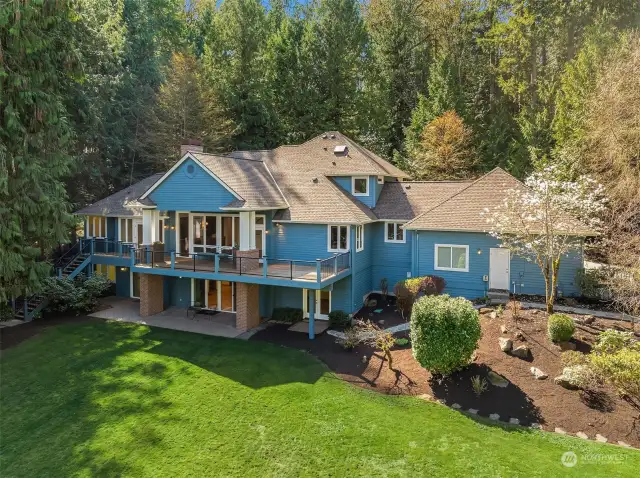 Welcome to this private retreat located in the coveted English Hill community of Woodinville. Grass is virtually enhanced and painted.