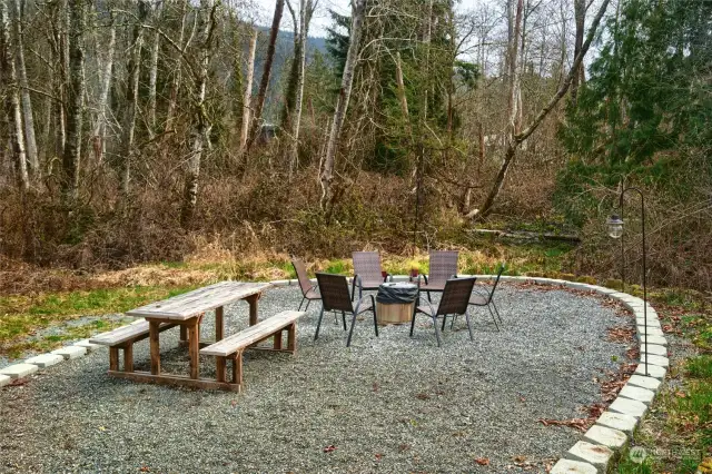 Enjoy your outdoor dining area and fire pit