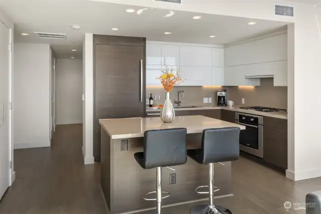 Gourmet Kitchen with Island Eating Space