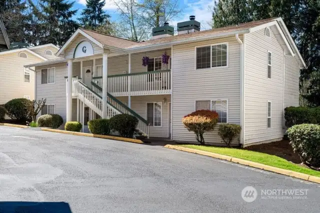 You will feel right at home in this quiet, private complex. This is truly a hidden gem in Federal Way. One of the lowest HOD's around. Walk to Weyerhaeuser Rhododendron Species Botanical Garden.  Just down the street. Lots of walking trails and more.