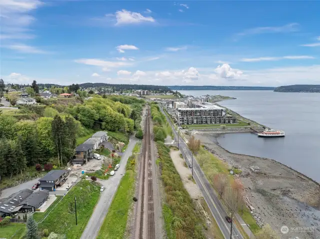 A short walk to Pt Ruston, Breakwater Marina, the Dune Peninsula @ Point Defiance Park, The Point Defiance Park (which is the second largest city Park in the US, The Ruston Way Waterfront. And Many more...