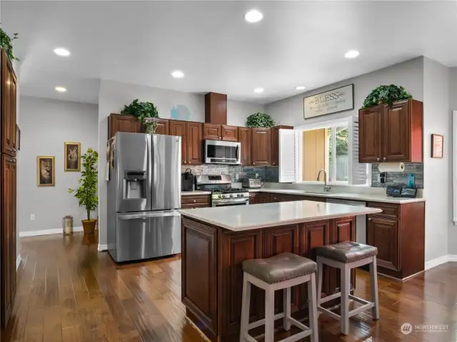 Spacious kitchen with beautiful appliancea and tons of cabinet space!