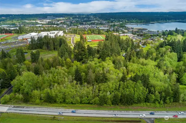 Minutes to everything in Silverdale, quick access to bases and highway.