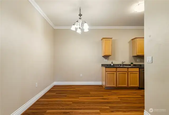 Eating space just off the kitchen