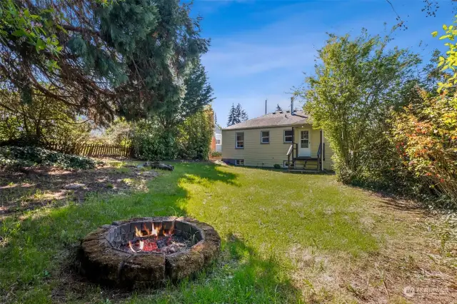 Expansive yard ... and fun firepit for summer evenings!