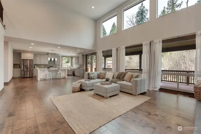Ample space to accomodate oversized furniture and a massive dining table in this area!