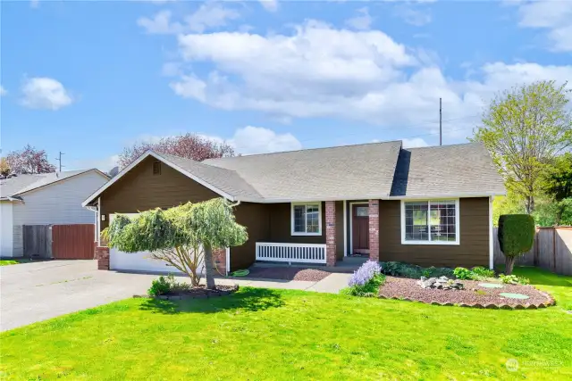 Charming, fully remodeled  home on an idyllic street