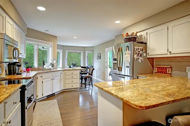Nice open kitchen with lots of cabinets