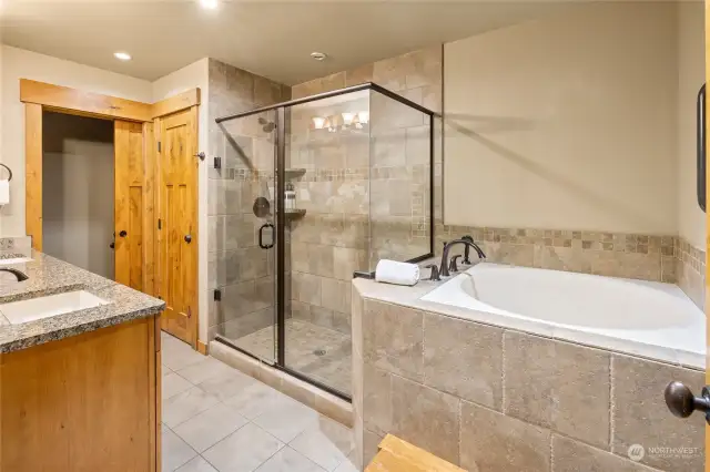 Primary bath with duel sinks, large walk-in shower and soaking tub. Time to relax!