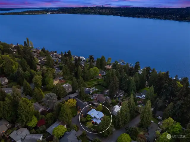 The wonderful Holmes Point neighborhood. Boat launch a block away, OO Denny park 4 blocks away and the St Edward trails throughout the neighborhood. Mintues to DT Kirkland, easy access to Seattle by the 522, or to the 405 for all eastside jaunts.