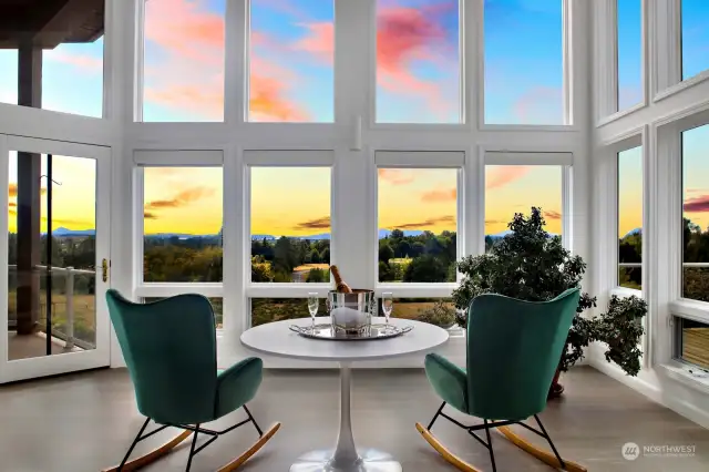 Sunroom with amazing views & sunsets!