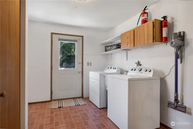 Easy access from parking area/garage into laundry room with closet.