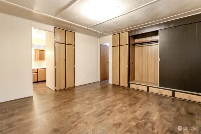 Large closets in both bedrooms