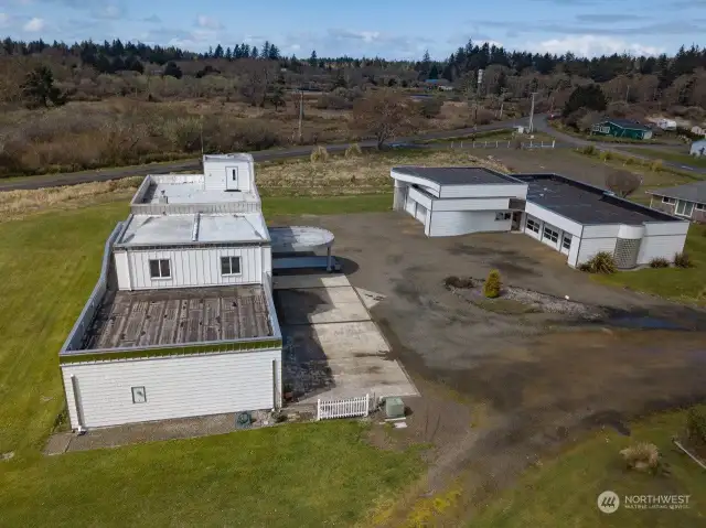 3500 square feet, partially handicap accessible with the potential of 5 bedrooms. Including a 3800 square foot 6 bay shop with 1200 square feet of wood shop and clean room. All this located on the Ilwaco Airport, close to the Port of Ilwaco, Astoria, Ocean Beaches and Cape Disappointment State Park. Park your plane in the front yard and taxi to the runway.
