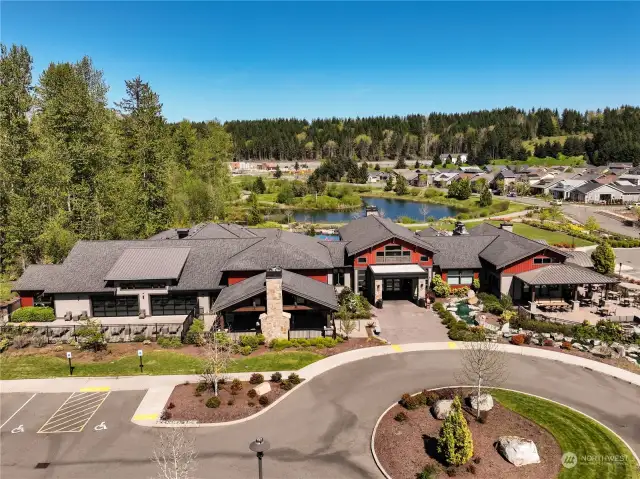 With areas dedicated to dining, relaxation, fitness, games, and more, Seven Summits Lodge is a private community Club styled for the most discerning of Members.