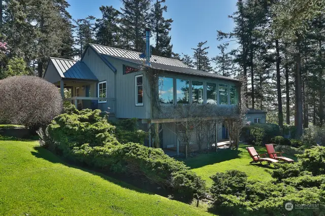 Guest house - 2,896 sq, ft., 2 bdrm, 2 bath~, library-sitting room, Tile flr., wood burning fireplace, kitchen and lower kitchenette, Map room, Exploration addition, hardwood floors, T&G ceilings, step down library, Loft, wood burning stove.