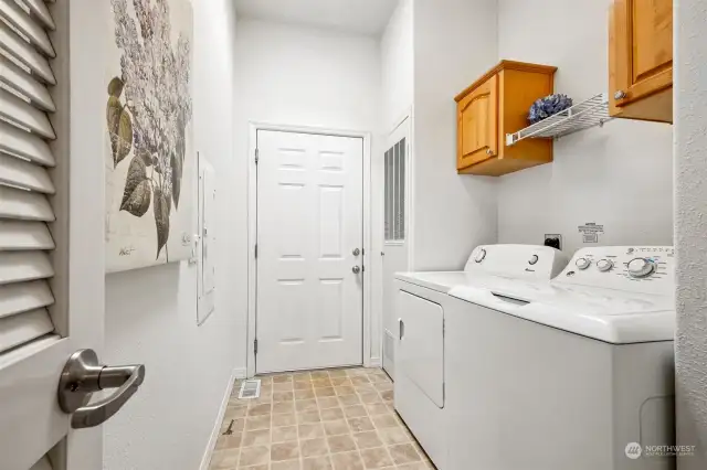 Laundry room is a great size. Washer and dryer stays!