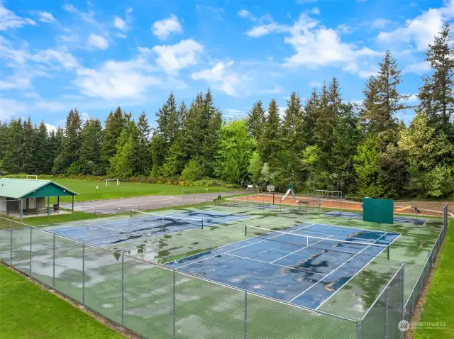 Community Tennis and Pickleball courts