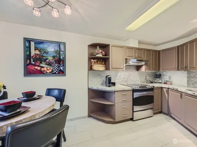Spacious dining and kitchen combo