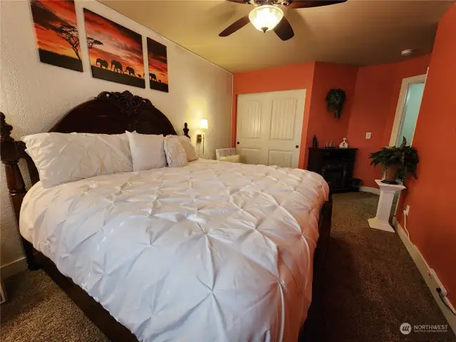 Bedroom 4 with King Size Bed