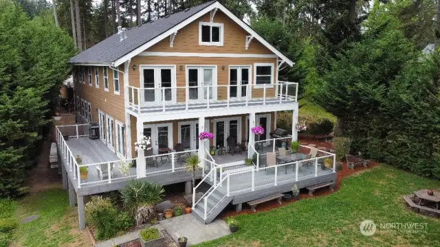 Beautiful 2 story Craftsman with full front views of the Sound!