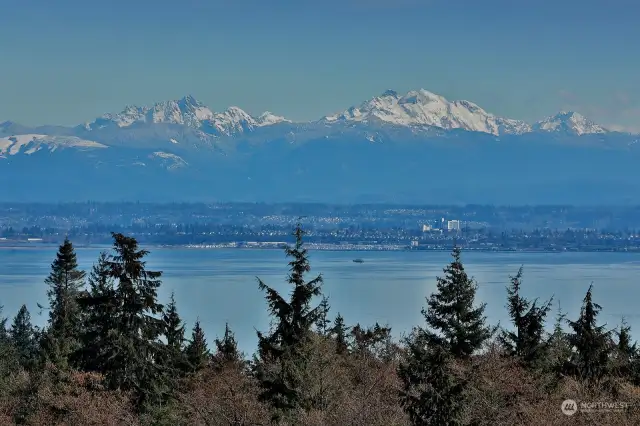 Snow-capped Cascade Mountains, Puget Sound, and twinkling City lights. Breathtaking!