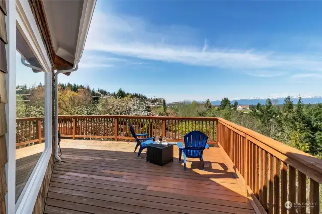Gorgeous mountain views from the deck