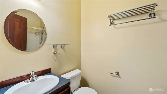 Additional suite private bathroom.