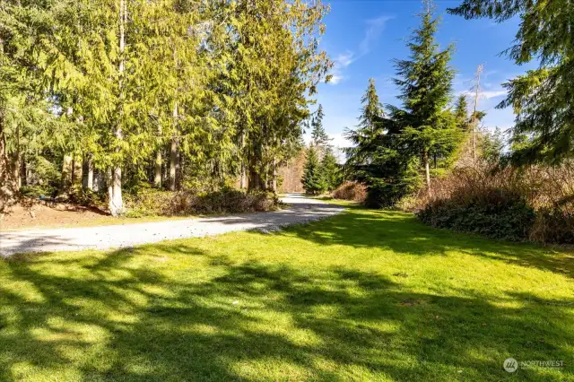 Nice setting as you leave the property. Long private drive & street that dead ends at the property.