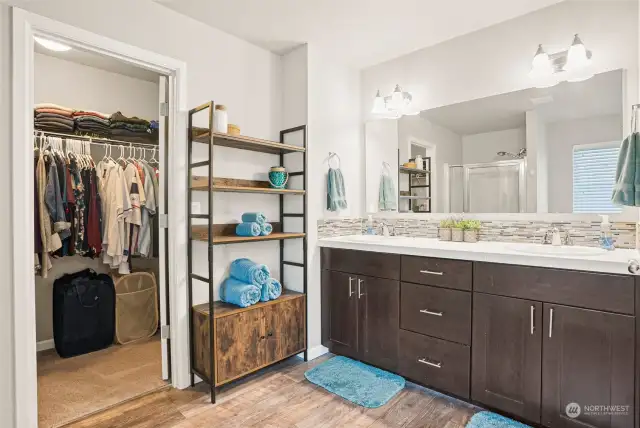 Oversized En Suite - Dual Sinks, Walk-in Closet, & Extended 6 Ft Soaking Bath!