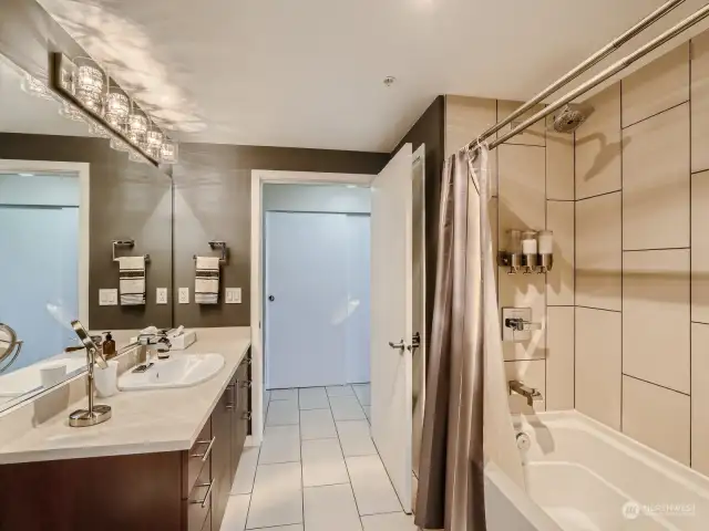 deep soaking tub, comfort height vanity