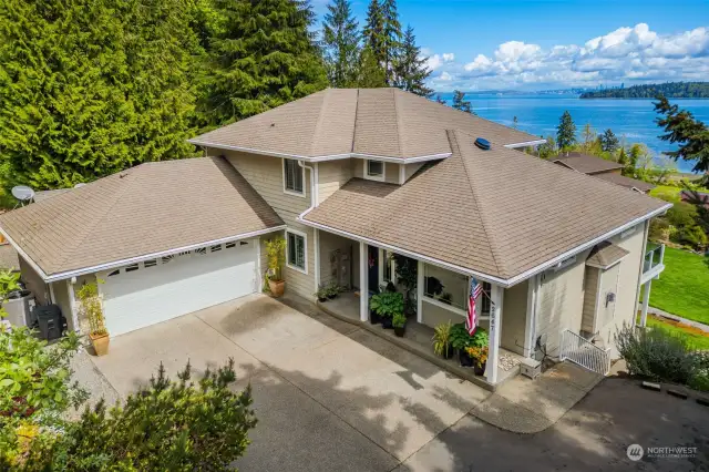 When you see the view, you'll be amazed. When you enter this home, you won't believe your eyes!. Every aspect of this home is luxurious. Step inside and you'll see for yourself!