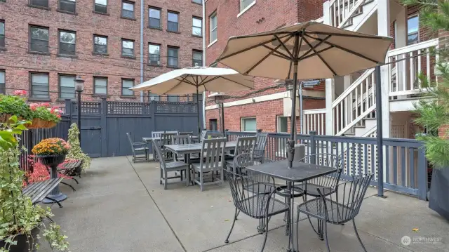 The Pittsburgh offers a community patio (pictured here), laundry, locked up storage and all Seattle has to offer!
