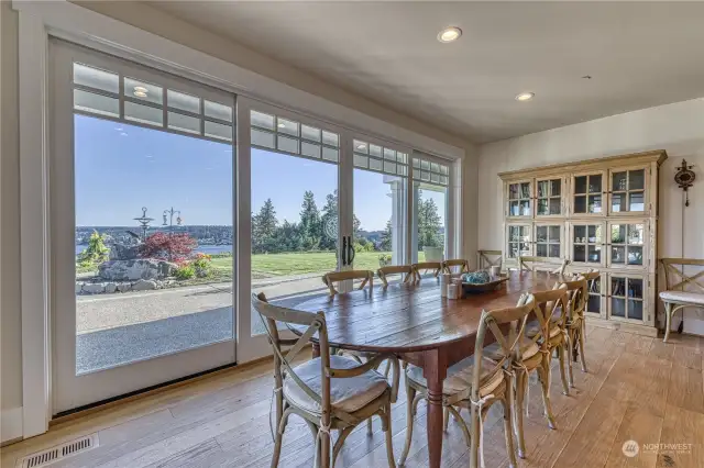 Who doesn’t love dining with a view? Here you can open those sliders and bring the outdoors in.