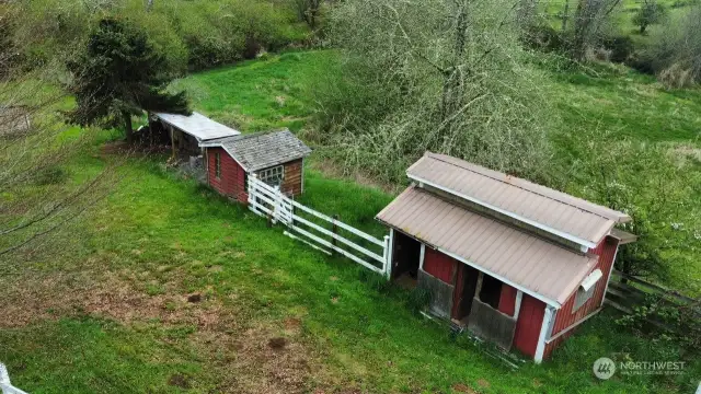 Chicken coop and 2 horse stall.