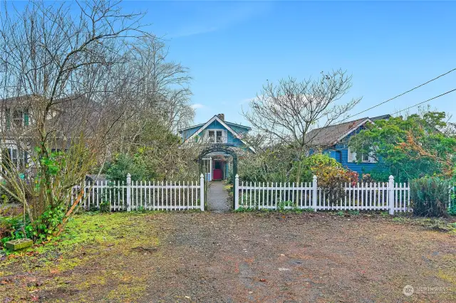 Sweet picket fence sets parking area apart from garden