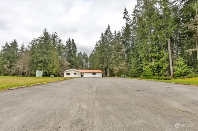 33 Spaces Sits on This 3.84acre Lot