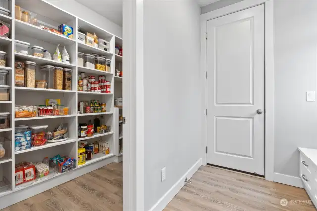 Check out this generous walk-in pantry, ideal for organizing all your culinary needs.