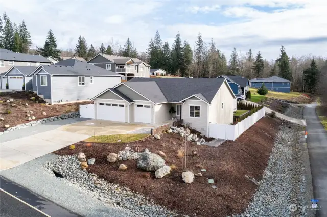 Newer single story Nookachamp Hills area home boasts a sleek design with clean lines and a bold presence! Large professionally landscaped lot is fully fenced with new vinyl fencing for low maintenance.