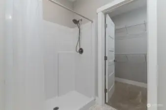 Separate shower and bath, Walk-in closet